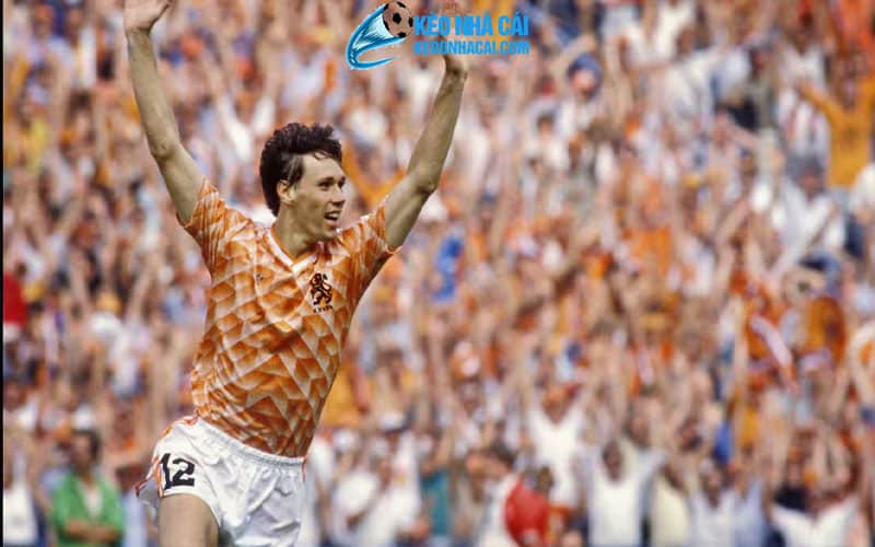 1 tieu su marco van basten Tiểu sử Marco Van Basten